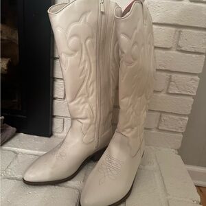 Wide Calf White Western-Style Women's Boots